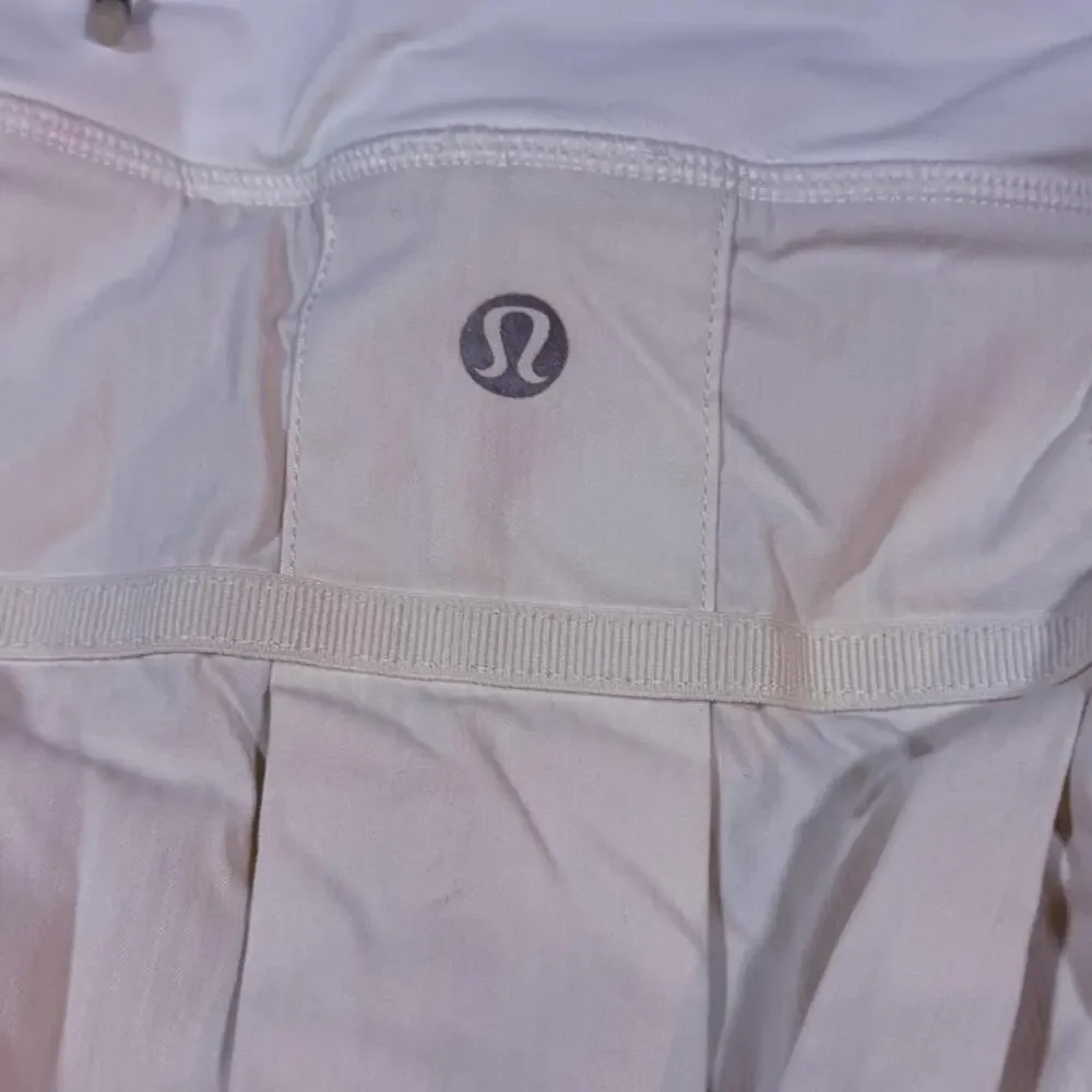 Lululemon white tennis skirt size 8